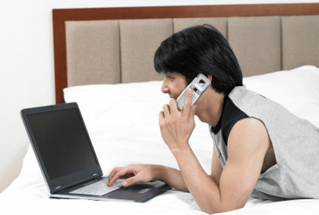 5 Efek Buruk Smartphone Bagi Kesehatan 5 Efek Buruk Smartphone Bagi Kesehatan