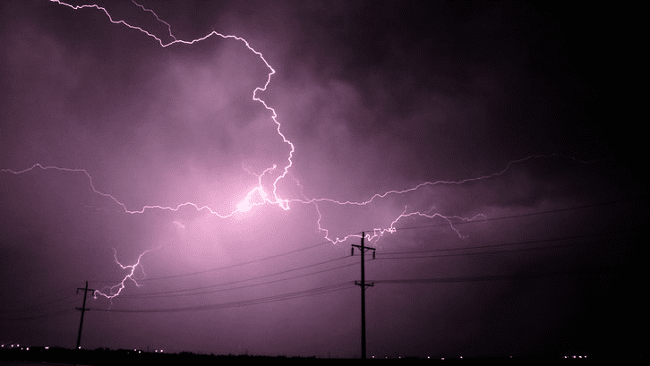 Penangkal dapat meredam efek petir. (Foto: Pixabay)
