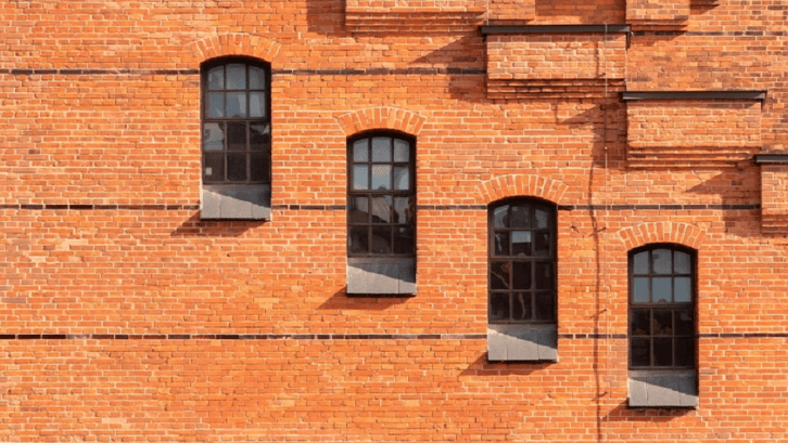 Harga batu bata bergantung pada kualitas bahan dan ketahanan. (Foto: Unsplash)
