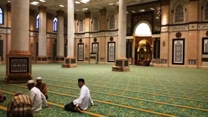Masjid Kubah Emas Depok: Kemegahan Arsitektur Dalam Balutan Emas