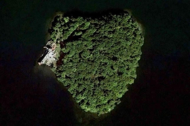 6 Pulau Berbentuk Hati Yang Unik Di Bumi!!