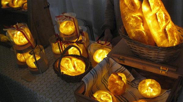 Uniknya Roti Bersinar Bagai Lampu Buatan Seniman Jepang Uniknya Roti Bersinar Bagai Lampu Buatan Seniman Jepang