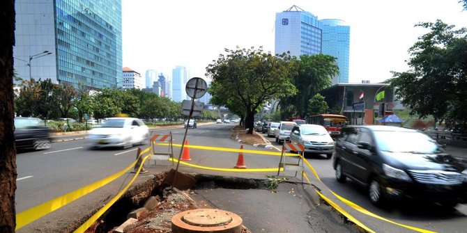 Waspada Musim Hujan! Lubang - Lubang Maut Di Jalan Mengancam! Waspada Musim Hujan! Lubang - Lubang Maut Di Jalan Mengancam!
