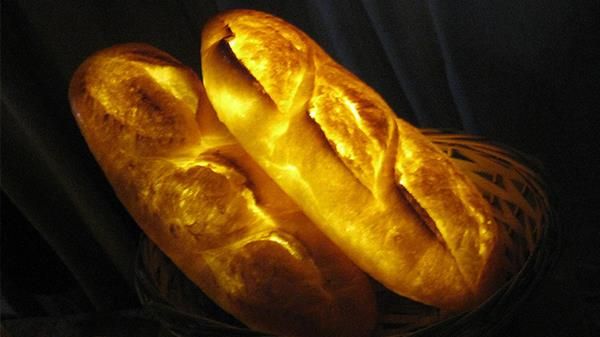Uniknya Roti Bersinar Bagai Lampu Buatan Seniman Jepang Uniknya Roti Bersinar Bagai Lampu Buatan Seniman Jepang