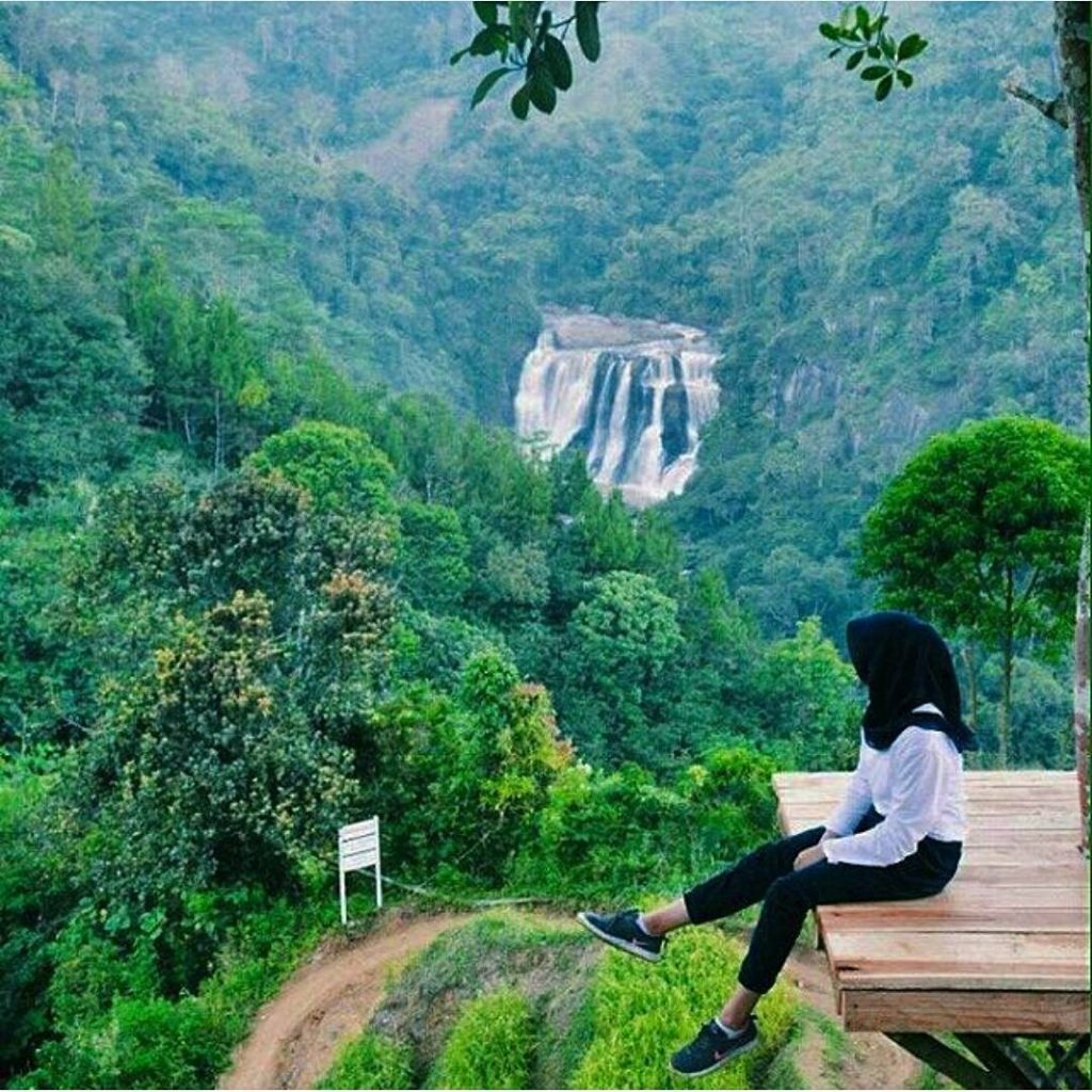 Bisa menjadi alternatif bagi Anda yang hobi camping sambil menikmati keindahan Curug Malela.