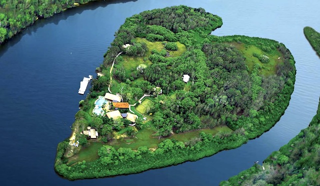 6 Pulau Berbentuk Hati Yang Unik Di Bumi!!