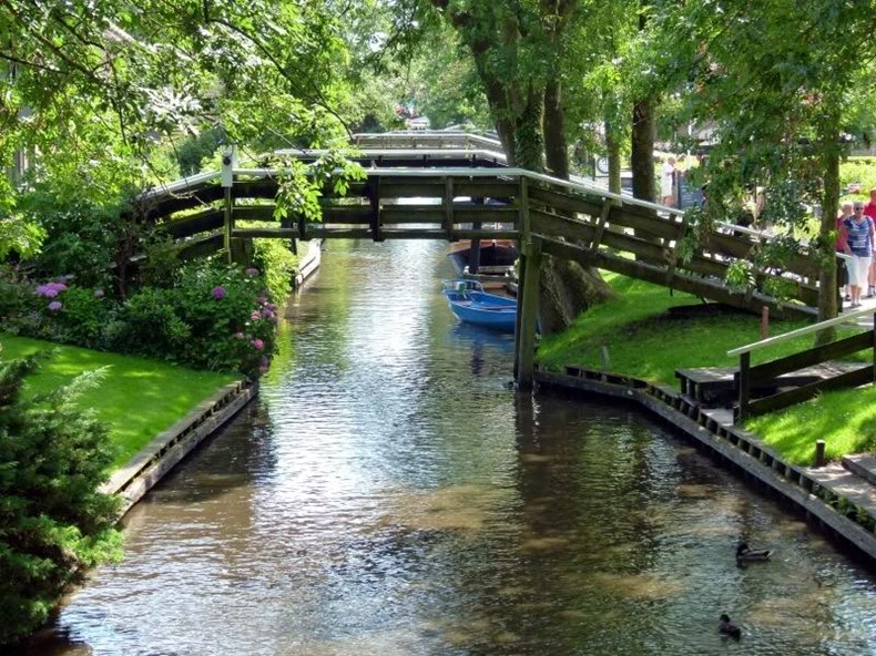 Giethoorn Si Desa tanpa jalan Di Belanda Giethoorn Si Desa tanpa jalan Di Belanda