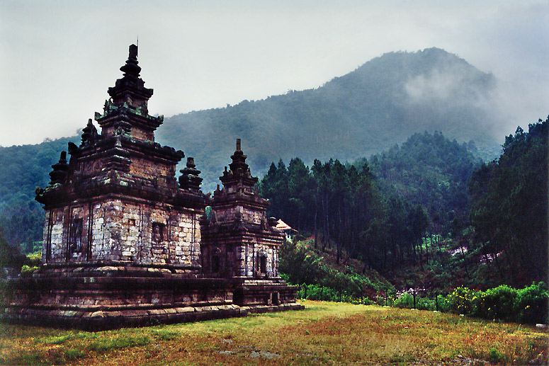 13 Tempat Wisata Yang Konon Membuat Hubungan Tak Langgeng