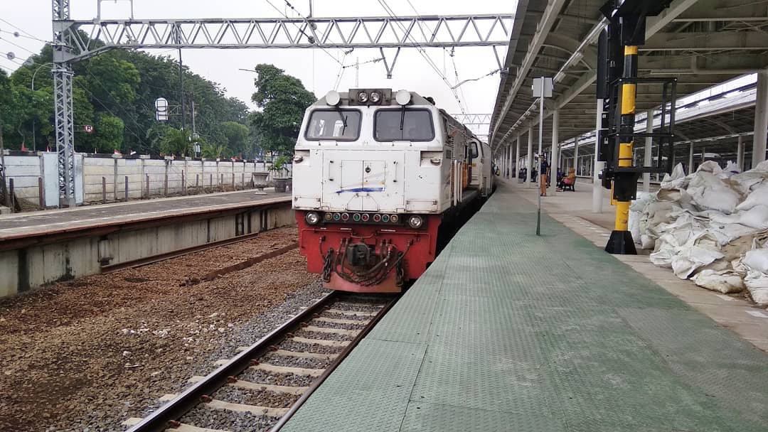 Informasi Seputar Stasiun Jatinegara Jakarta