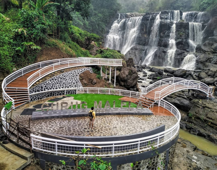 Salah satu tujuan wisata andalan di Kecamatan Gununghalu adalah Curug Malela yang sempat viral di media sosial. (Foto: wisatainfo.com)