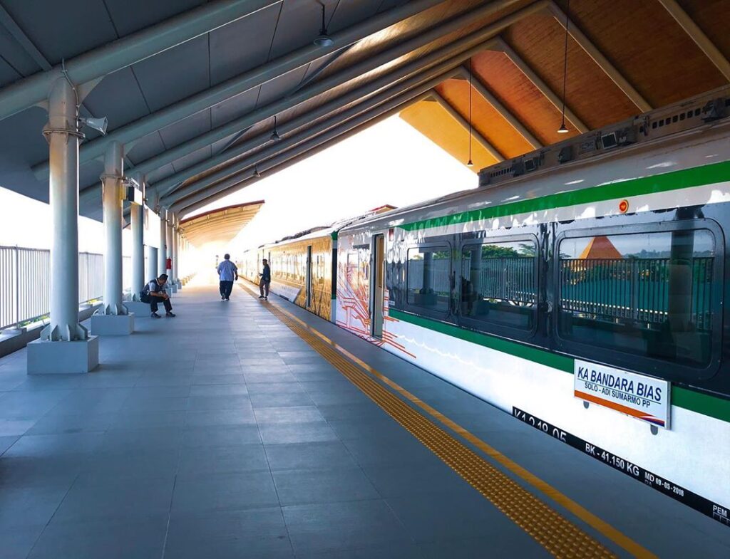 Jadwal Kereta Api Bandara Adi Soemarmo Terbaru! Jadwal Kereta Api Bandara Adi Soemarmo Terbaru!