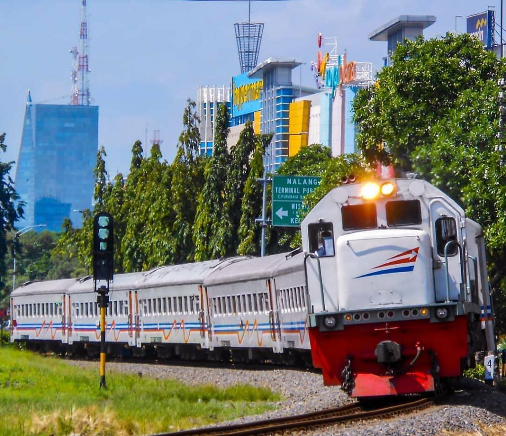 Jadwal Kereta Penataran Terbaru Terlengkap Disini kamu bisa menemukan jadwal kereta penataran 2026 untuk rute Blitar - Malang - Surabaya atau sebaliknya Surabaya - Malang - Blitar.