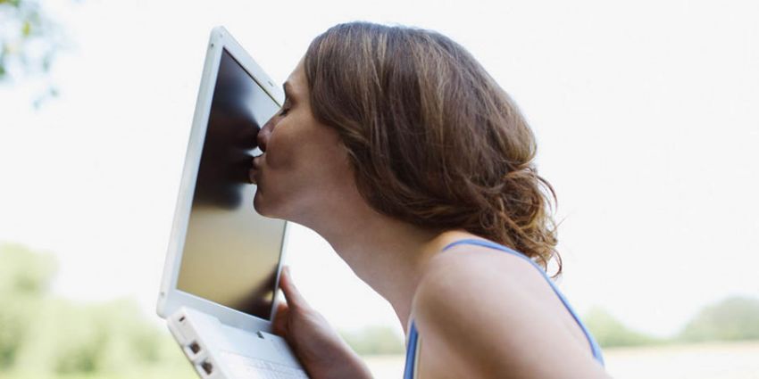 15 Alasan Kenapa Punya Pacar Gamer Itu Asik Sekali! 15 Alasan Kenapa Punya Pacar Gamer Itu Asik Sekali!
