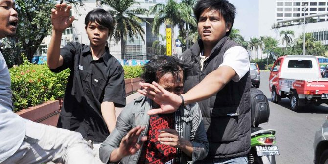 4 Kisah Konyol Para Pencopet Gagal Mencopet 4 Kisah Konyol Para Pencopet Gagal Mencopet