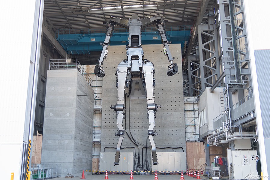 Keren! Jepang Bikin Robot Gundam RX-78 Yang Bisa Jalan Beneran! Keren! Jepang Bikin Robot Gundam RX-78 Yang Bisa Jalan Beneran!