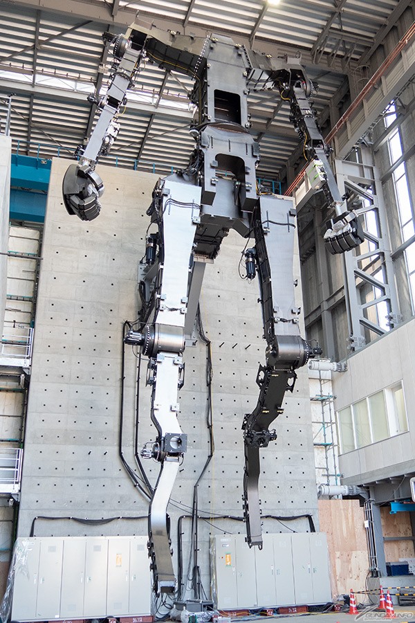 Keren! Jepang Bikin Robot Gundam RX-78 Yang Bisa Jalan Beneran! Keren! Jepang Bikin Robot Gundam RX-78 Yang Bisa Jalan Beneran!