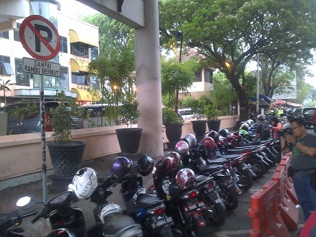 8 Masalah Ketika Memakai Jasa Parkir Liar
