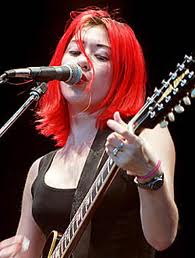 20 Gitaris Cewe Berparas Manis Dengan Skill Maut! 20 Gitaris Cewe Berparas Manis Dengan Skill Maut!