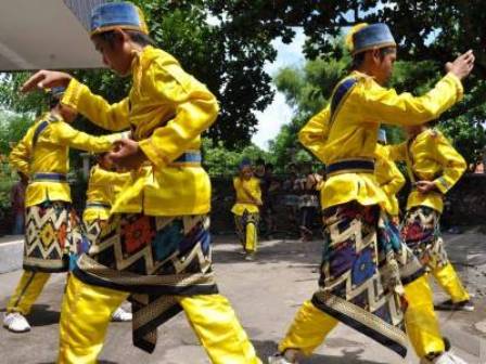 RUDAT, Kesenian Tradisional Suku Sasak Yang Hampir Punah
