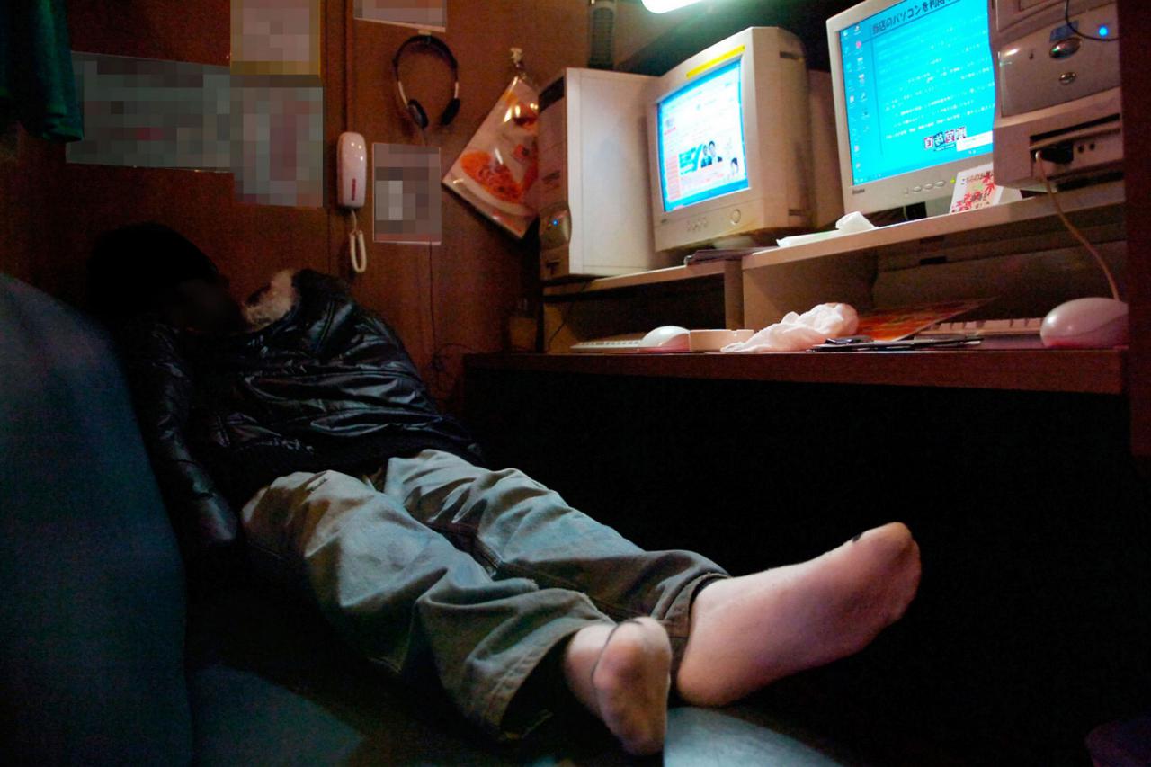 Penghuni Warnet di Jepang Terpaksa Menggelandang Karena Virus Corona! Penghuni Warnet di Jepang Terpaksa Menggelandang Karena Virus Corona!