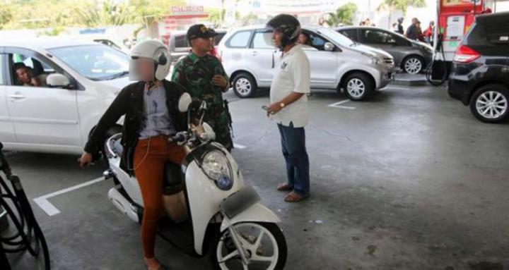 Perilaku Cewek Kayak Gini Bakal Bikin Cowok Mundur! Perilaku Cewek Kayak Gini Bakal Bikin Cowok Mundur!
