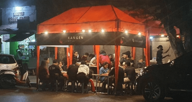 Kangen Grill adalah salah satu warung kaki lima yang menyajikan aneka menu kekinian dengan harga terjangkau. Kangen Grill adalah salah satu warung kaki lima yang menyajikan aneka menu kekinian dengan harga terjangkau.