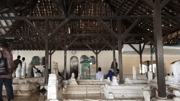 Makam di Masjid Agung Banten