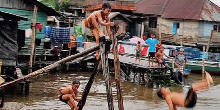5 Kegiatan Yang Dilakukan Anak Saat Bermain Di Sungai
