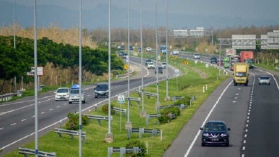 Ada kenaikan tarif tol berdasarkan golongan kendaraan. (Foto: Beritasatu.com)
