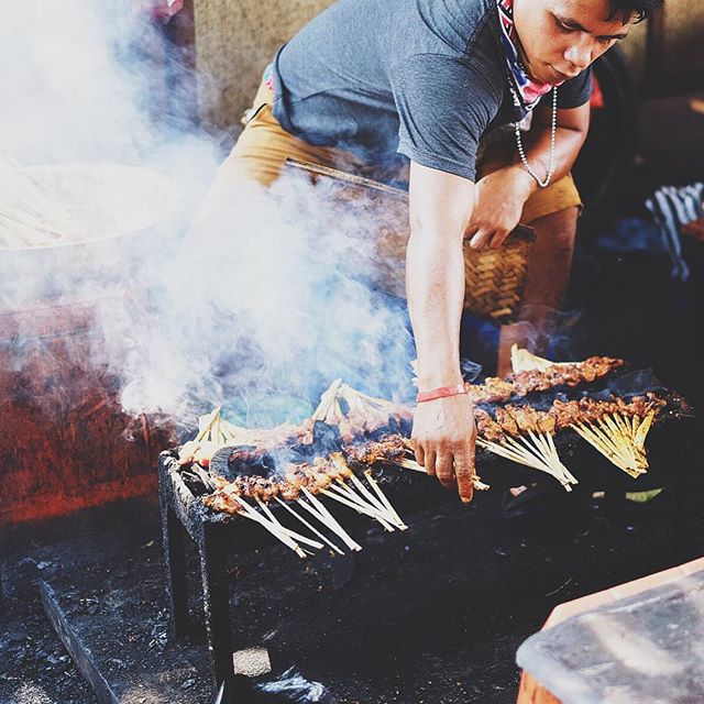 Babi Bawah Pohon Sate Babi Bawah Pohon
